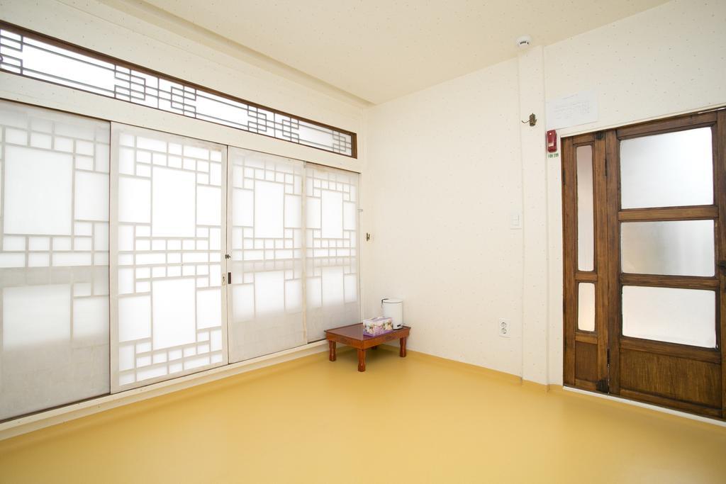 Nuri Hanok Guesthouse سيول المظهر الخارجي الصورة