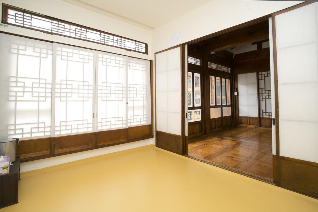 Nuri Hanok Guesthouse سيول المظهر الخارجي الصورة